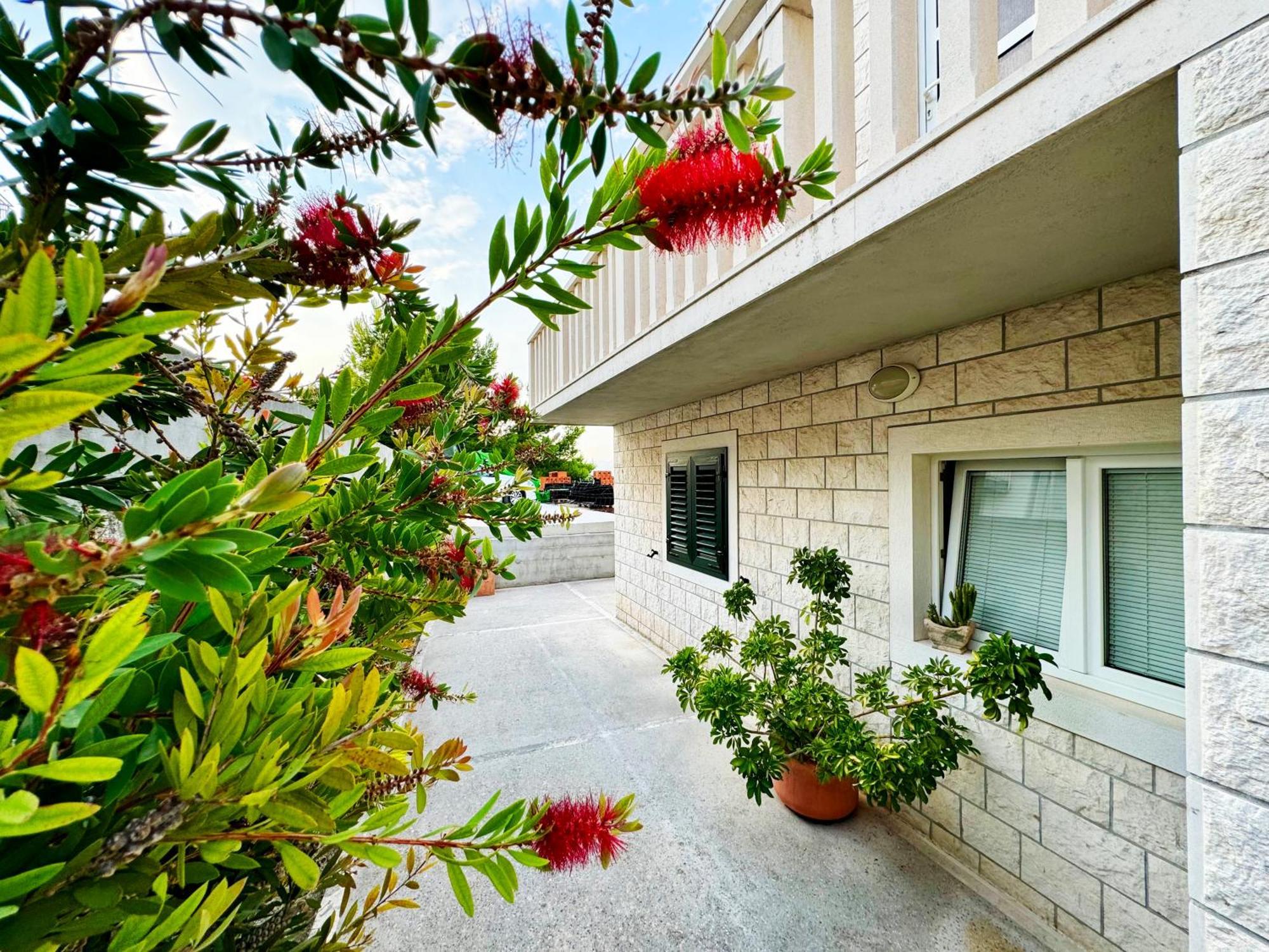 Apartment Baloevic Postira Bagian luar foto